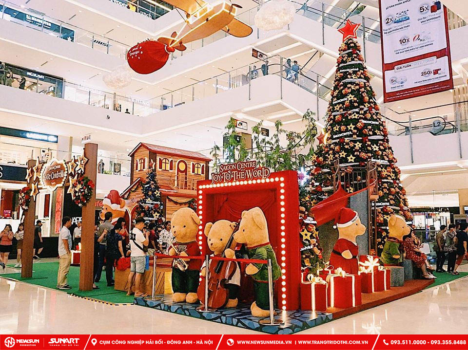 Việc trang trí Noel trung tâm thương mại mang lại sự tươi mới 